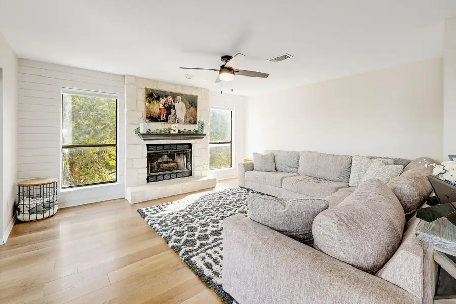 21302 High Dr, Lago Vista, TX 78645 - Image #3