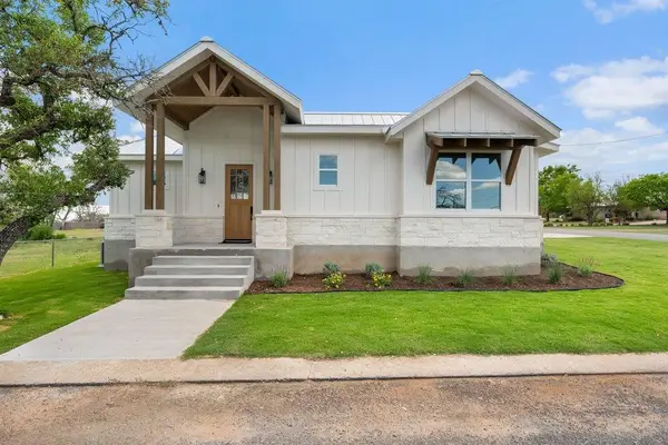 501 Ranchview Dr, Johnson City, TX 78636