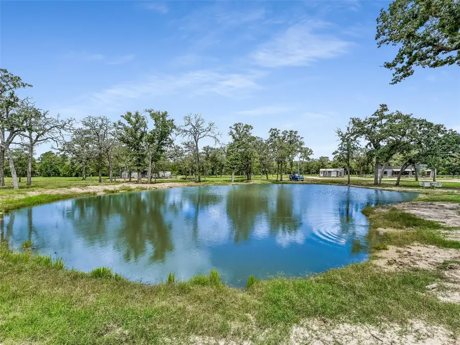 226 Stolle Ln, Flatonia, TX 78941 - #2