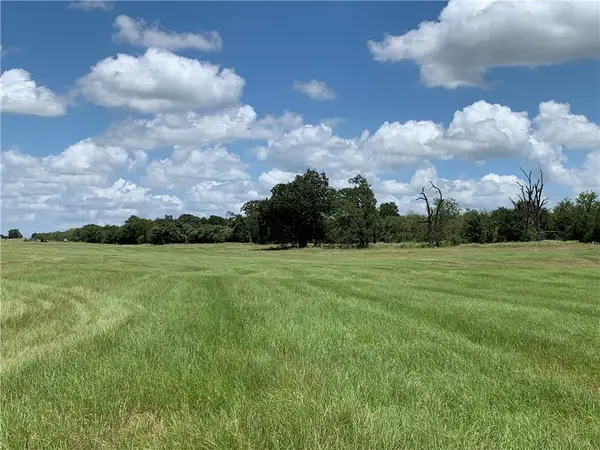 300 Casen St, Dale, TX 78616