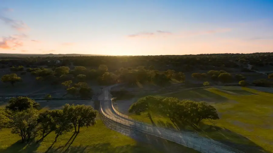 521 Bluff Creek Rd, Center Point, TX 78010 - #2