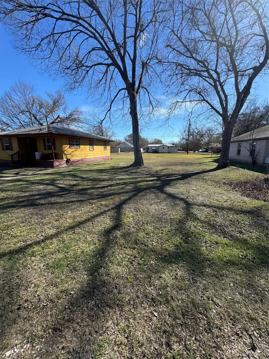 503 Hill St, Smithville, TX 78957 - Image #3