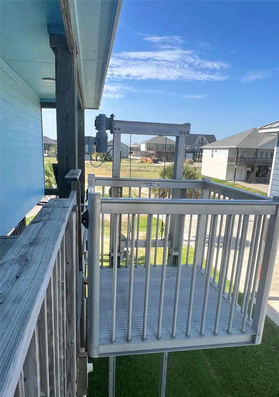 105 Pelican St, Port Oconnor, TX 77982 - #2
