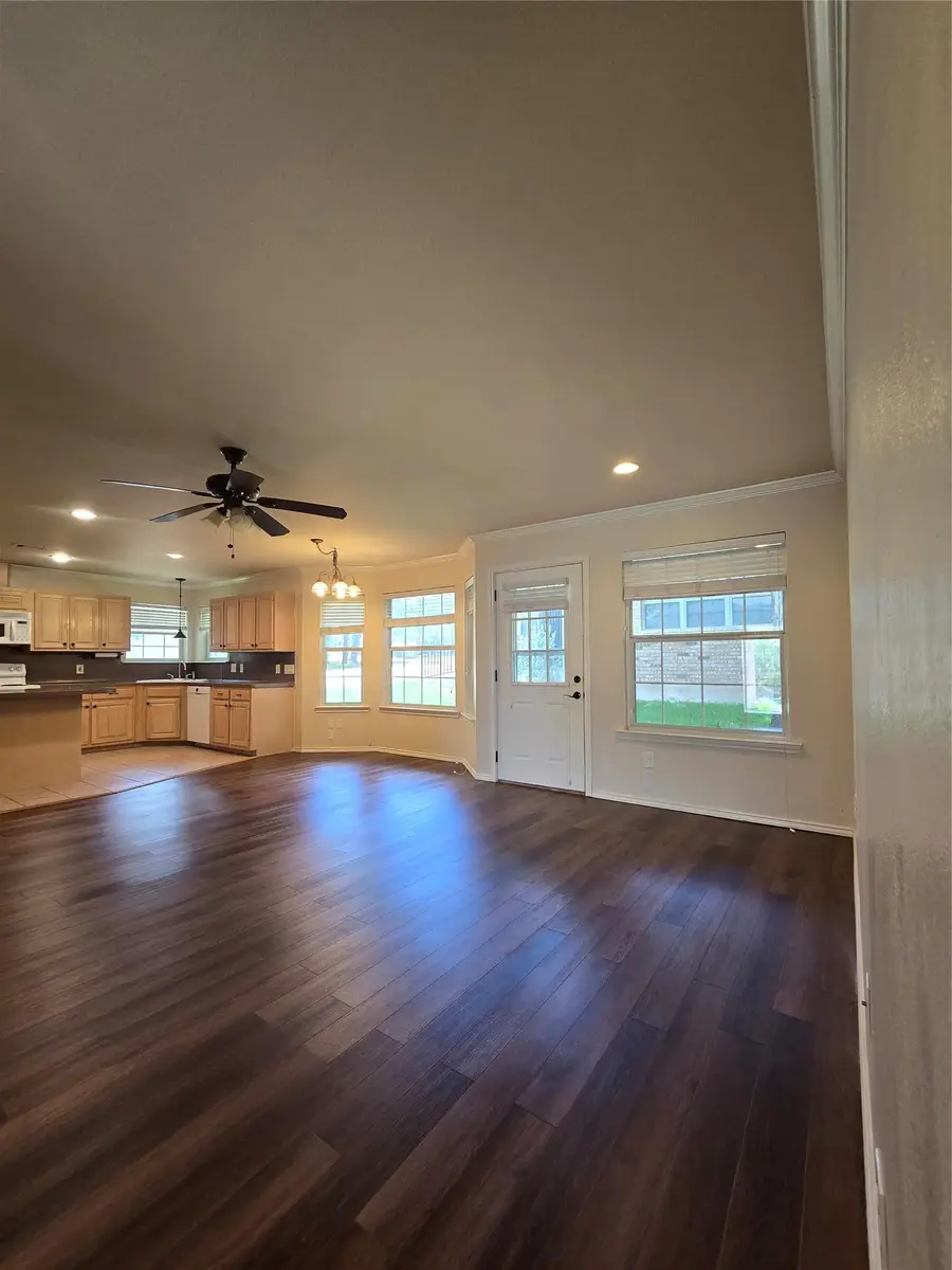 711 Beachwood Rd, Burnet, TX 78611 - #3