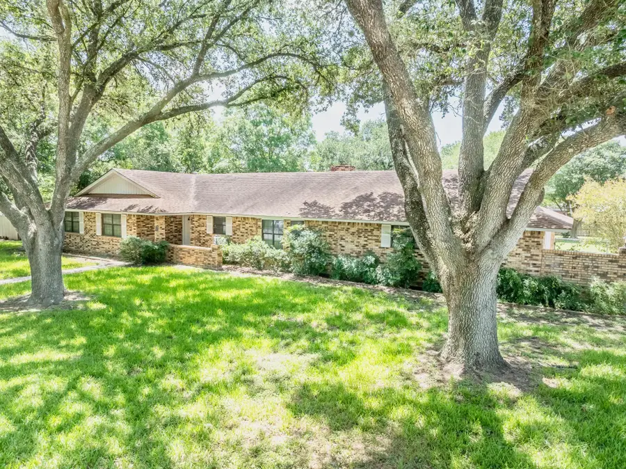 113 Tanglewood Trl, Gonzales, TX 78629 - Image #2