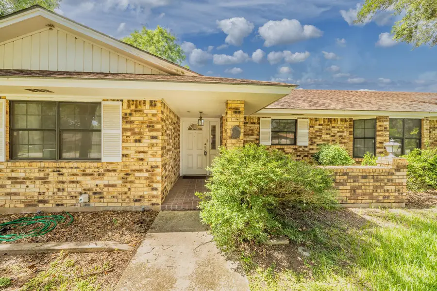 113 Tanglewood Trl, Gonzales, TX 78629 - Image #3