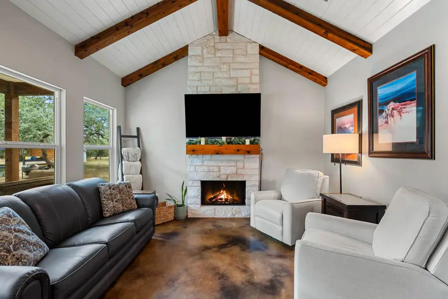 820 Glen Crest Dr, Blanco, TX 78606 - #2