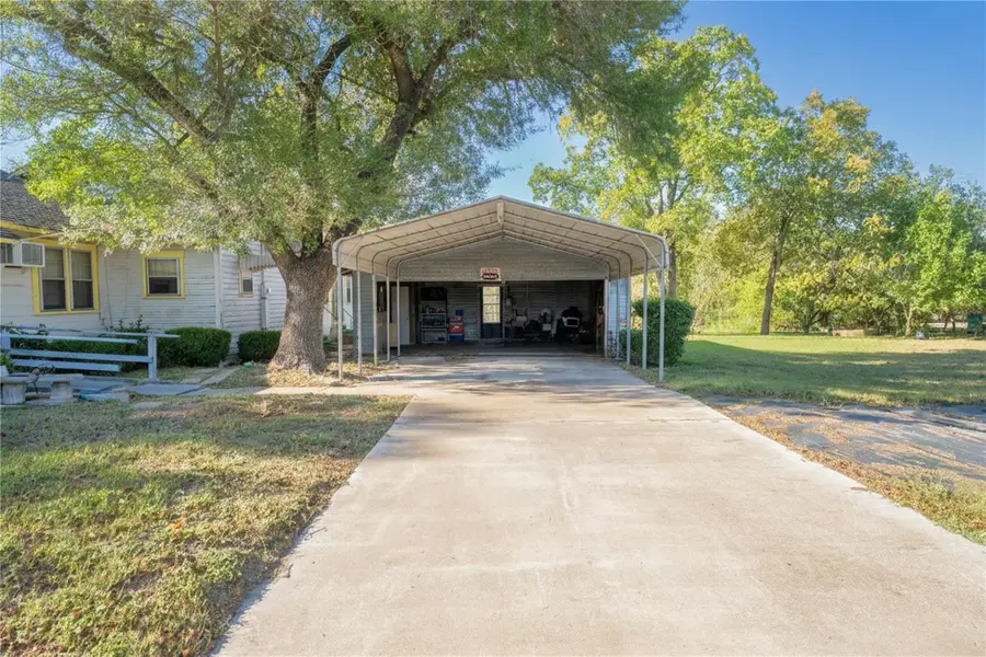 146 S Reynolds St, La Grange, TX 78945 - Image #3
