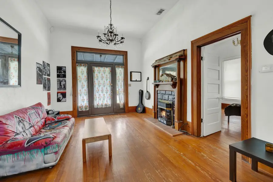 223 N Bishop St, San Marcos, TX 78666 - #2