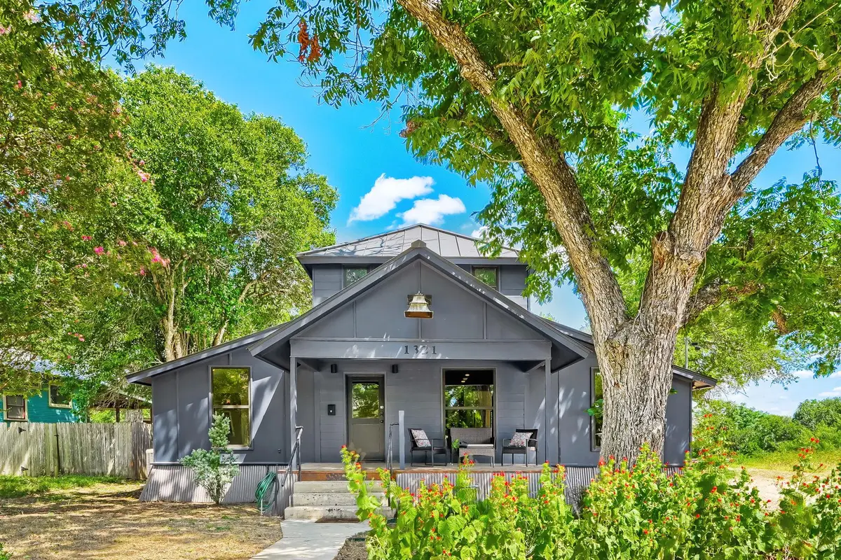 1321 W San Antonio St, San Marcos, TX 78666 - #1