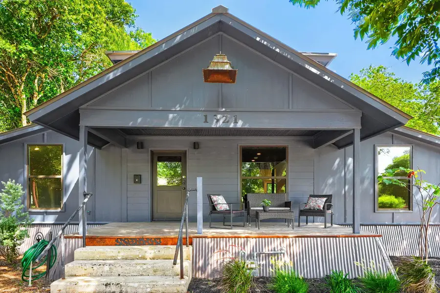 1321 W San Antonio St, San Marcos, TX 78666 - #2