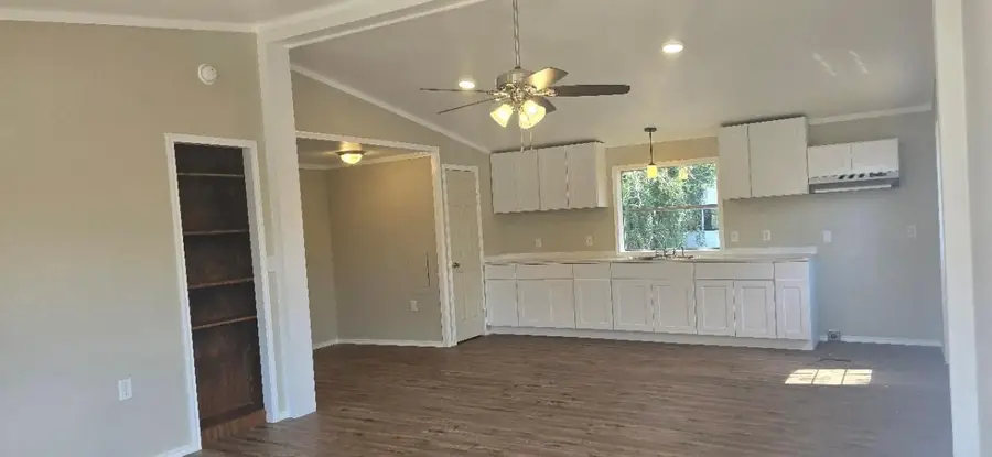 1120 Ainsworth St, Gonzales, TX 78629 - #3