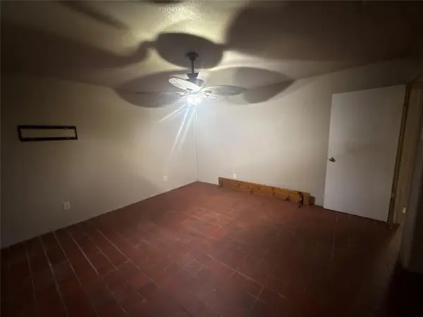 220 Stratford Ct, San Antonio, TX 78223