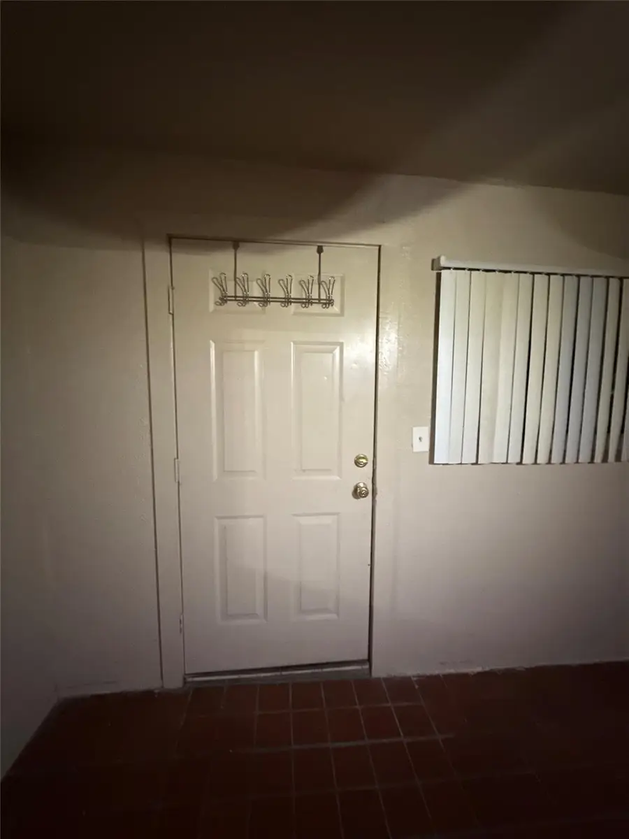 220 Stratford Ct, San Antonio, TX 78223 - #2