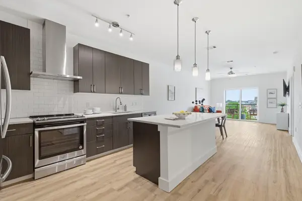 6444 Burnet Rd #403, Austin, TX 78757