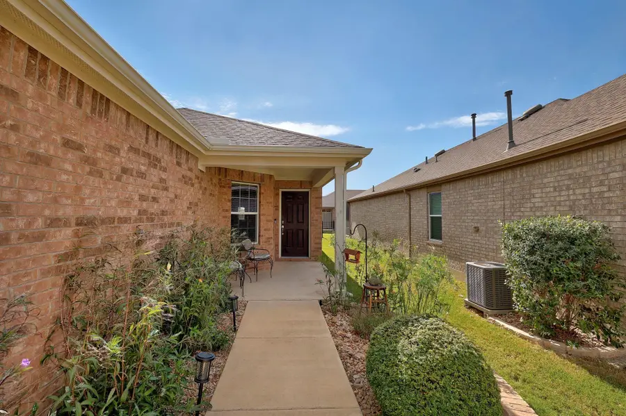 504 Hereford Ln, Georgetown, TX 78633 - Image #2