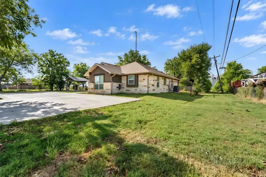 343 E Jackson St, Bartlett, TX 76511 - #3