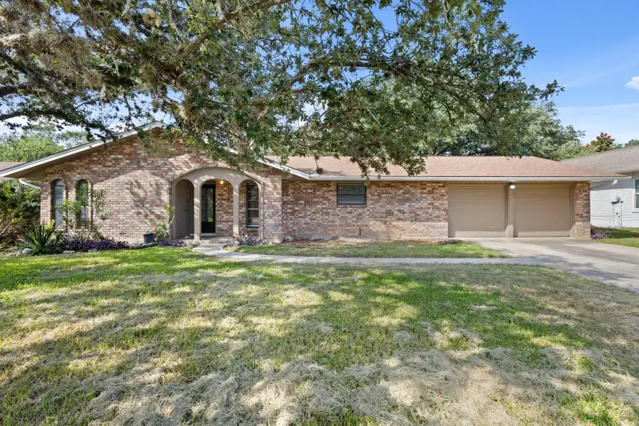 310 De Soto Dr, Universal City, TX 78148 - #2