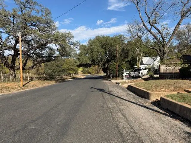 207 S Creek St, Fredericksburg, TX 78624 - Image #3