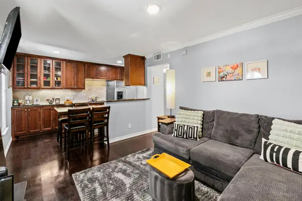 407 E 45th St #116, Austin, TX 78751