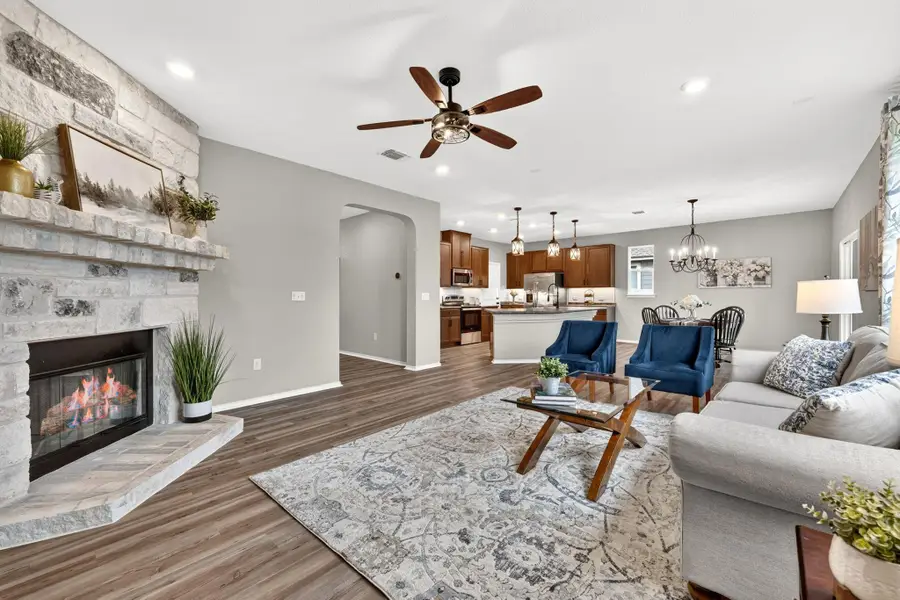 326 Linden St, Bastrop, TX 78602 - #2
