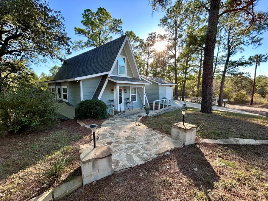 232 Clear Lake Drive Dr, La Grange, TX 78945 - Image #2