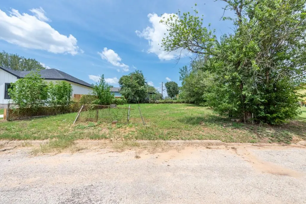 112 Field St, Luling, TX 78648 - #1