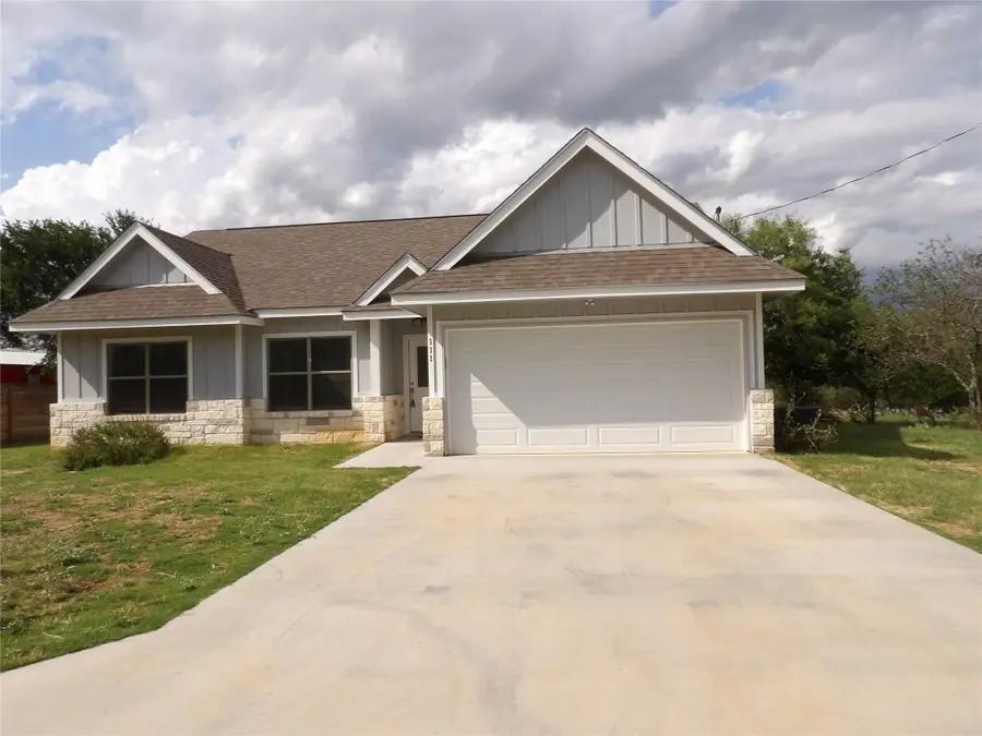 111 E Mesquite Dr, Granite Shoals, TX 78654 - Image #2