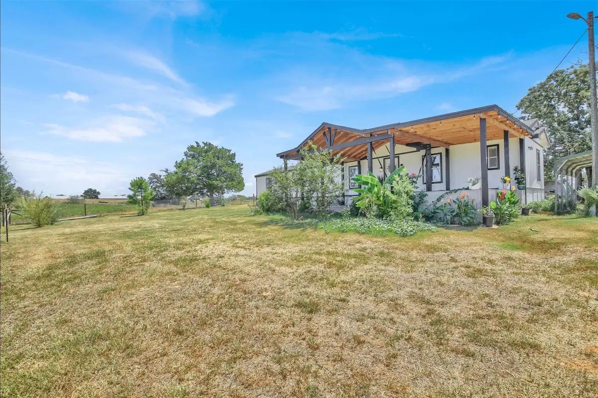 599 Rocky Ln, Luling, TX 78648 - #1