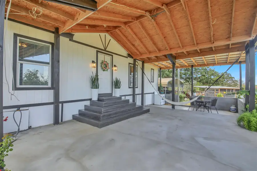 599 Rocky Ln, Luling, TX 78648 - #3