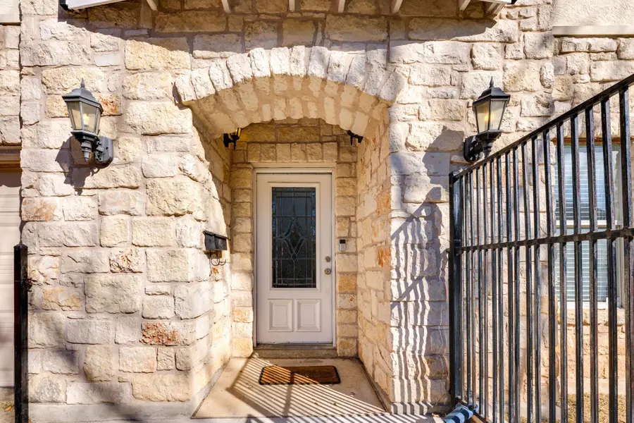 108 E 46th St, Austin, TX 78751 - Image #2