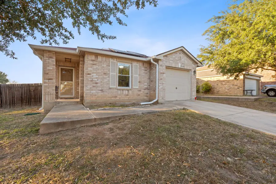 5628 SE Sunday Silence Dr, Del Valle, TX 78617 - Image #2