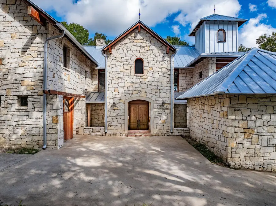 206 Rolling Hill Dr, La Grange, TX 78945 - Image #2