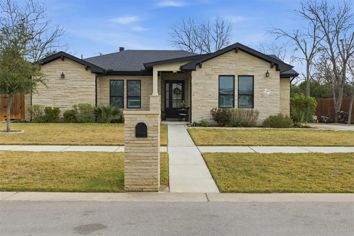 1905 S College St, Georgetown, TX 78626 - Image #1