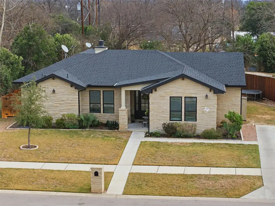 1905 S College St, Georgetown, TX 78626 - Image #3