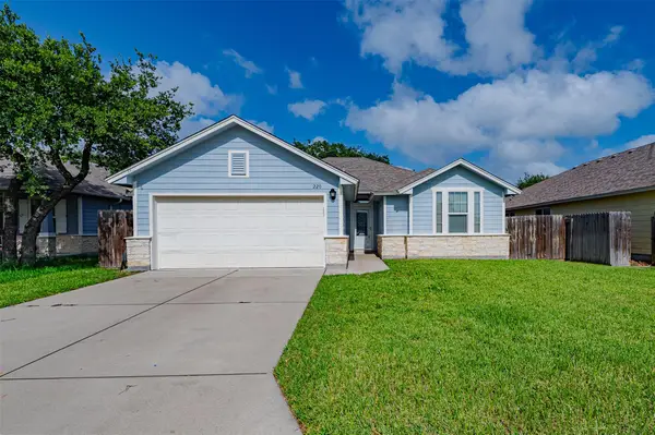 220 Sandollar Cir, Rockport, TX 78358