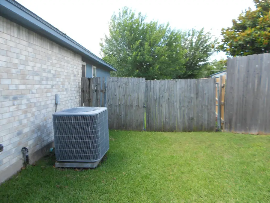 1810 Courtney Cv, Round Rock, TX 78664 - #3