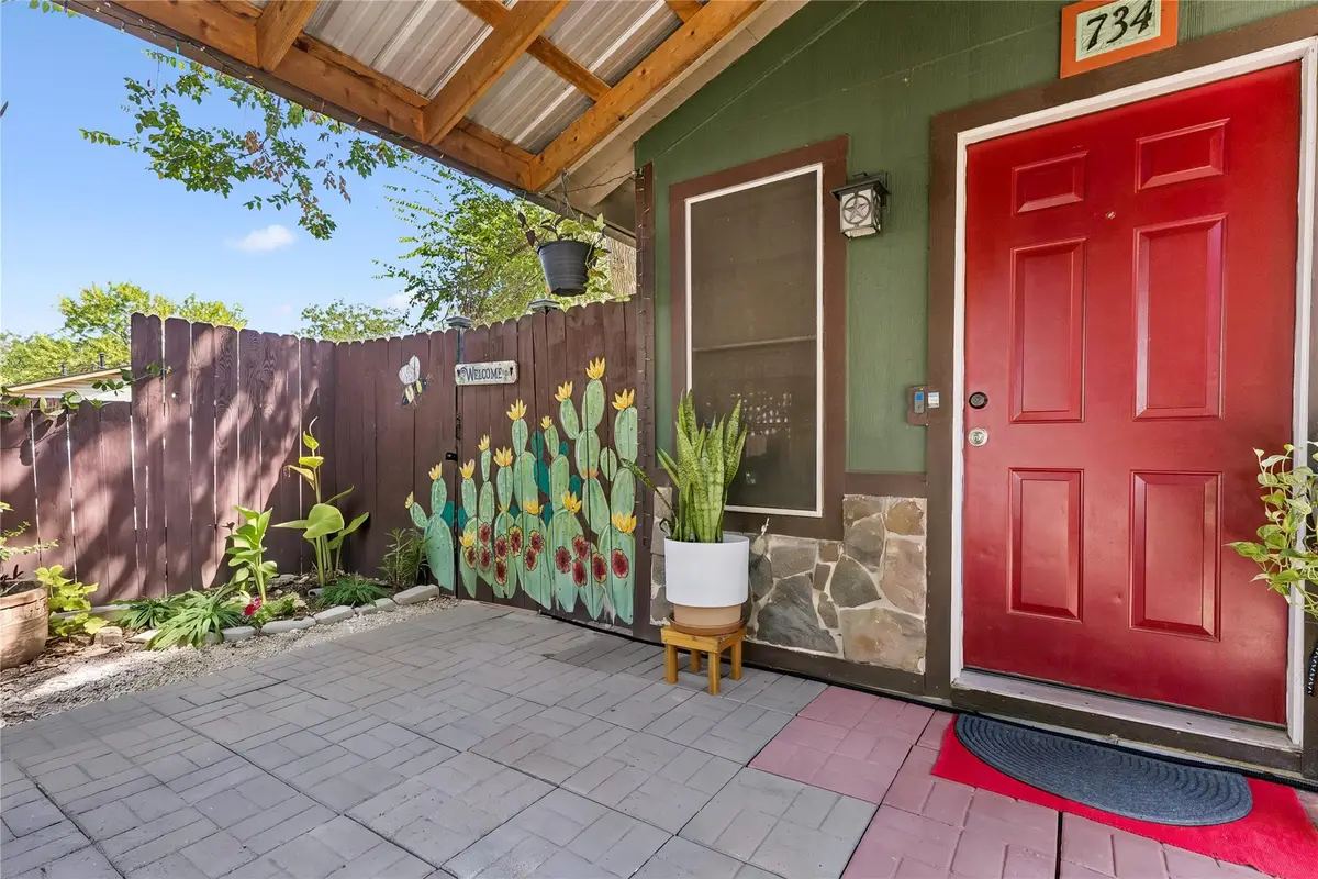 734 Neches St, Lockhart, TX 78644 - #1