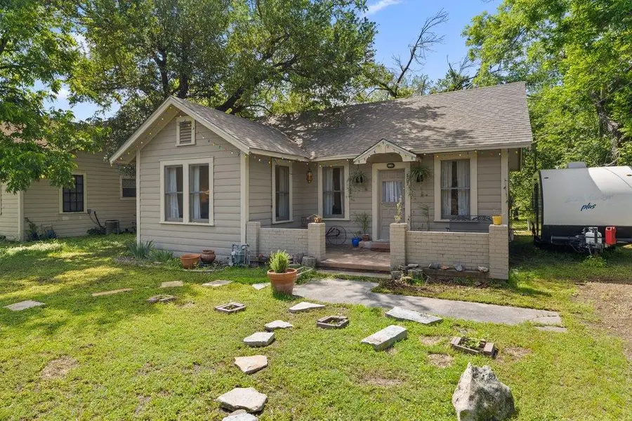807 Cecelia St, Taylor, TX 76574 - #2