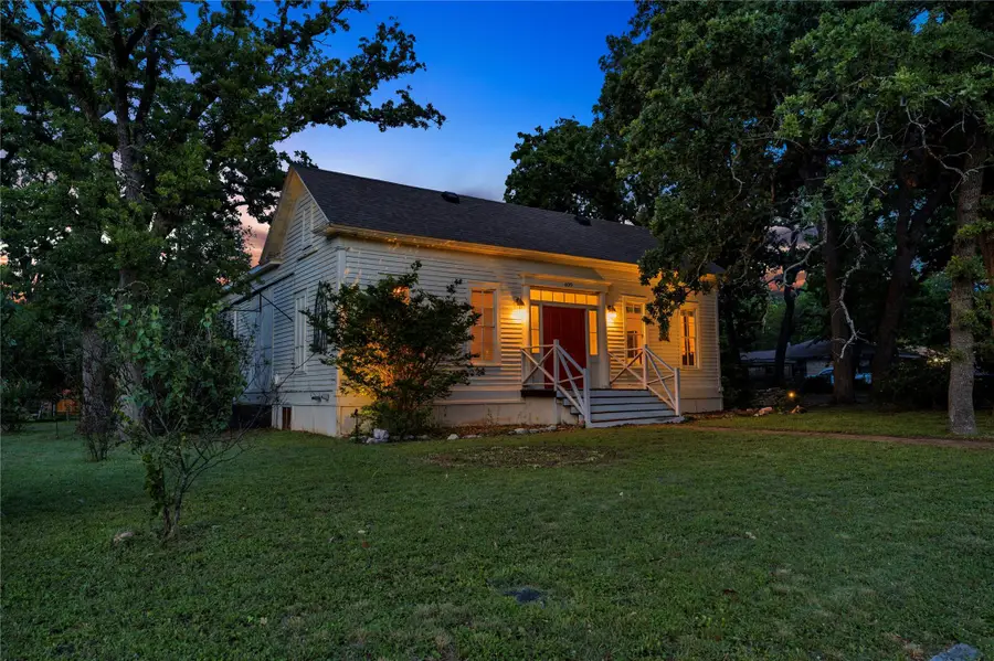 409 N Main St, Burnet, TX 78611 - #2