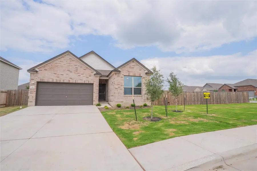 304 Summit Dr, Lockhart, TX 78644 - #2