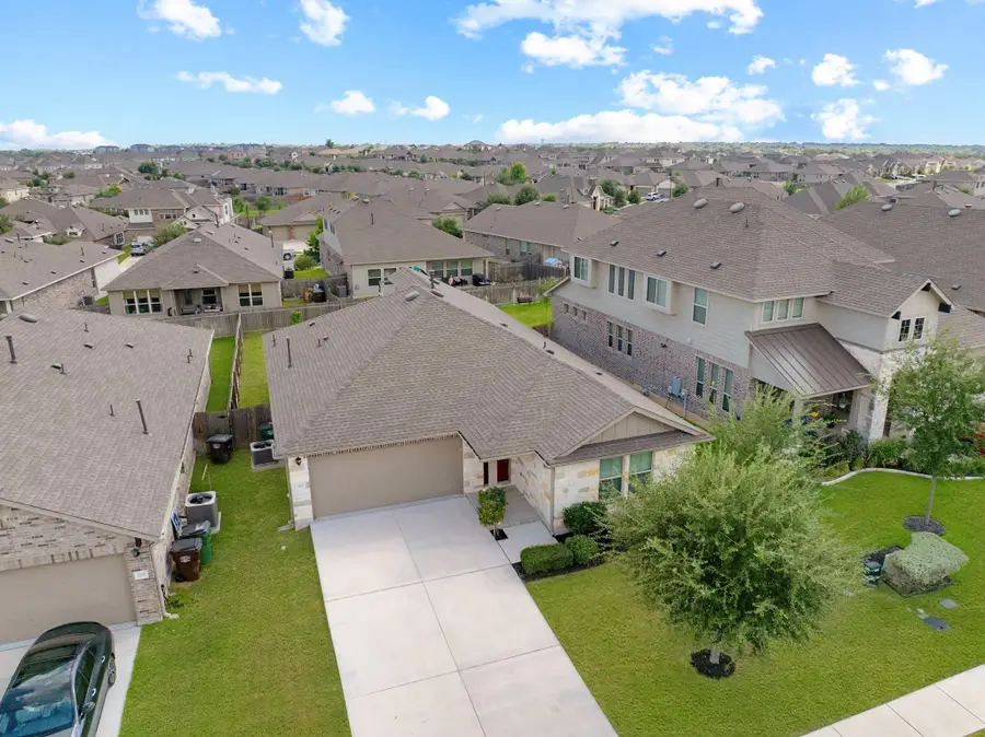 262 Finstown St, Hutto, TX 78634 - #2