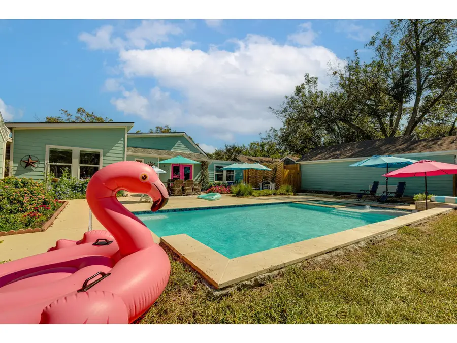 1709 Lexington St, Taylor, TX 76574 - #2