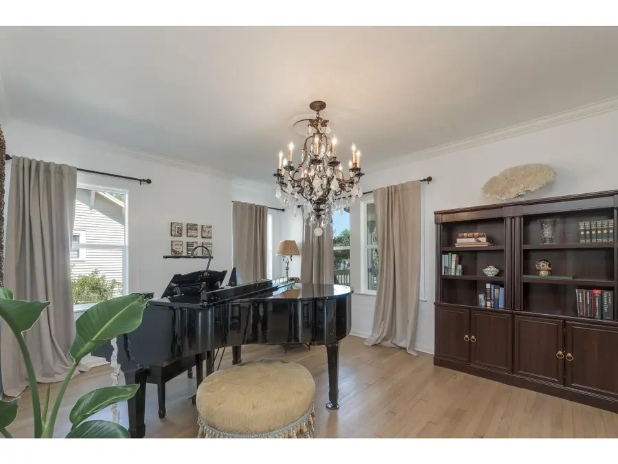 1709 Lexington St, Taylor, TX 76574 - #3