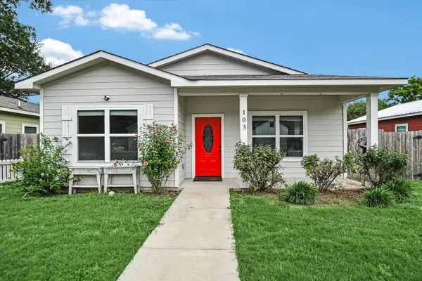 103 East St, Smithville, TX 78957