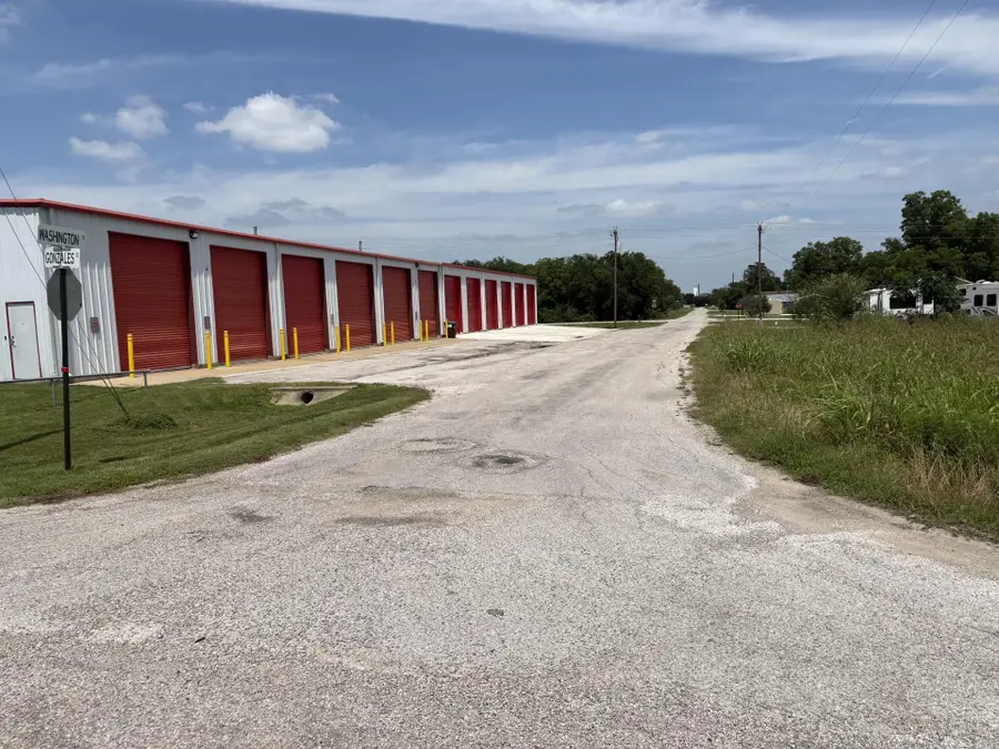 117 Gonzales St, Paige, TX 78659 - #2
