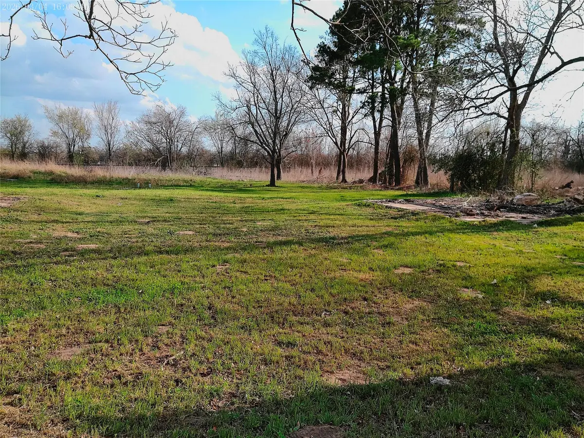 1304 E Cameron Ave, Rockdale, TX 76567 - #1