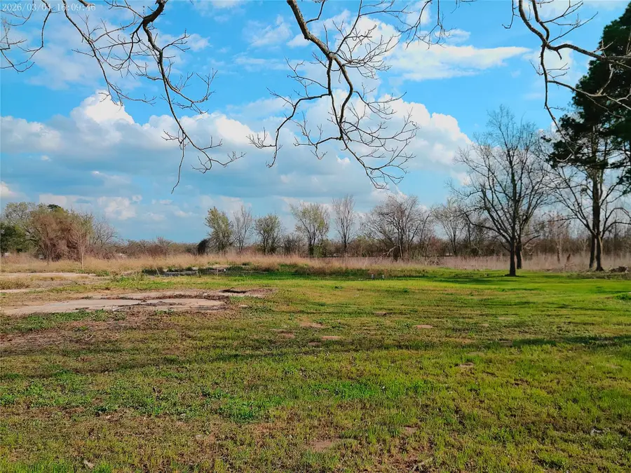 1304 E Cameron Ave, Rockdale, TX 76567 - #2