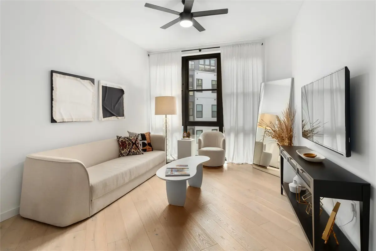 800 Embassy Dr #421, Austin, TX 78702 - Image #1