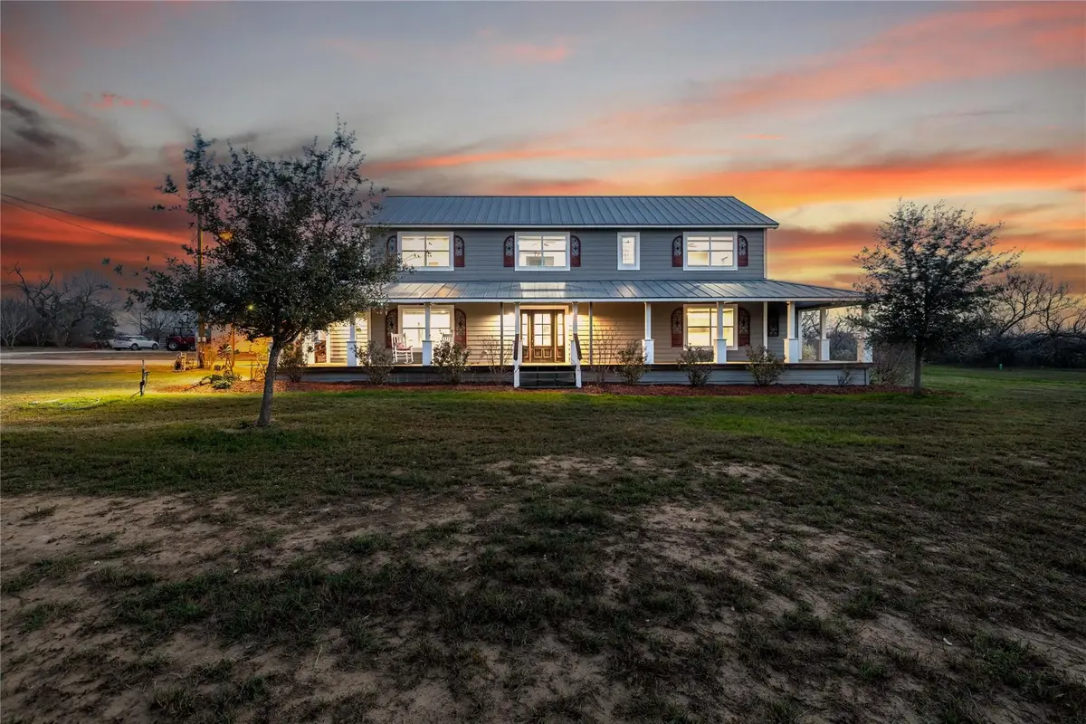 917 County Road 664, Devine, TX 78016 - Image #1